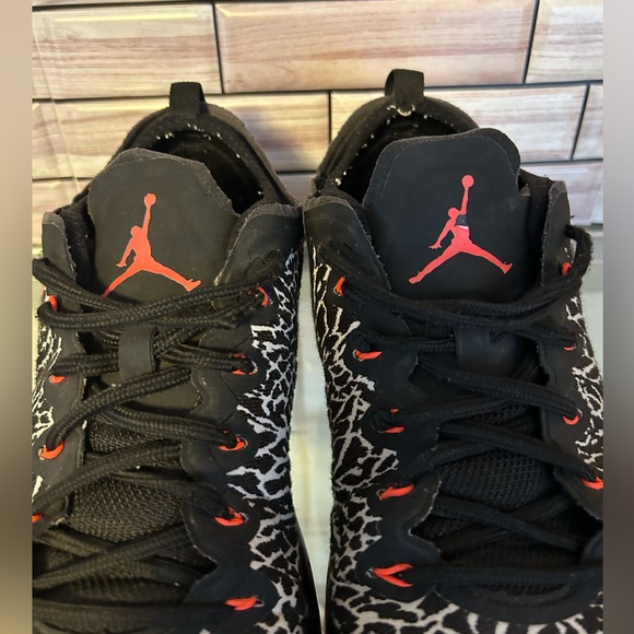 Jordan trainer 1 low elephant infrared.Size11.Used. Authentic. Good condition - Picture 5 of 8